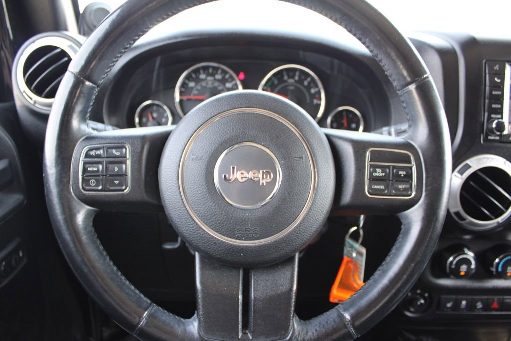 Used 2014 Jeep Wrangler Unlimited Sahara w/ Connectivity Group image 27