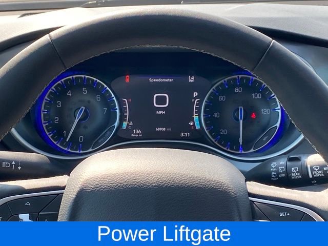 Used 2024 Chrysler Pacifica Touring-L image 9