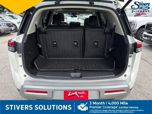 Used 2023 Nissan Pathfinder Platinum w/ Lighting Package (N93) AWD/4WD image 10