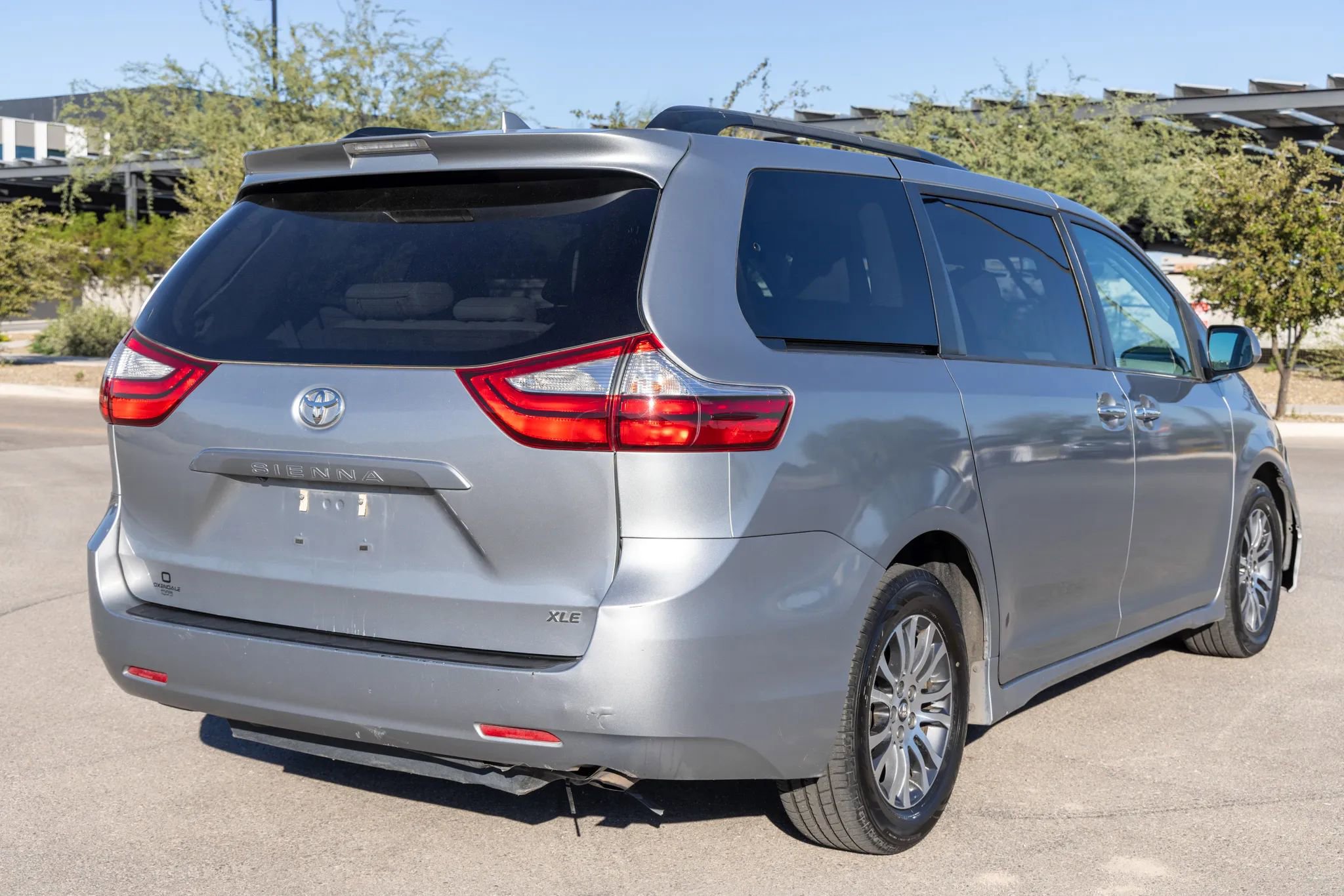 Used 2018 Toyota Sienna XLE image 5