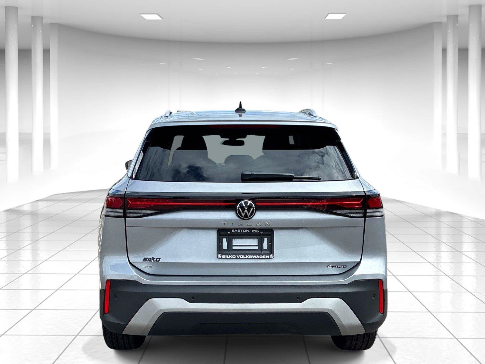 Certified 2026 Volkswagen Tiguan SE w/ Panoramic Sunroof Package AWD/4WD image 6