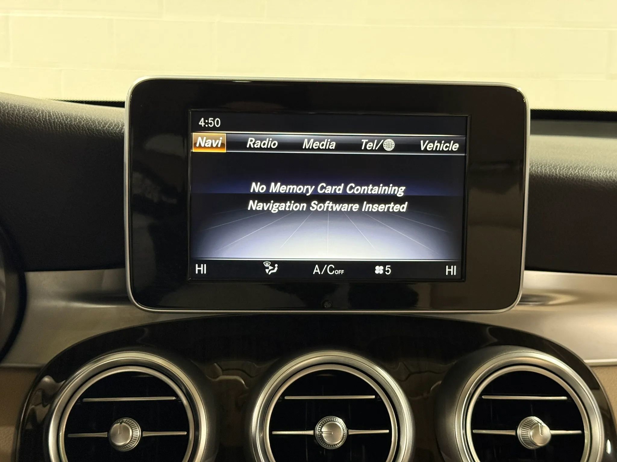 Used 2019 Mercedes-Benz GLC 300 4MATIC w/ Premium Package image 28