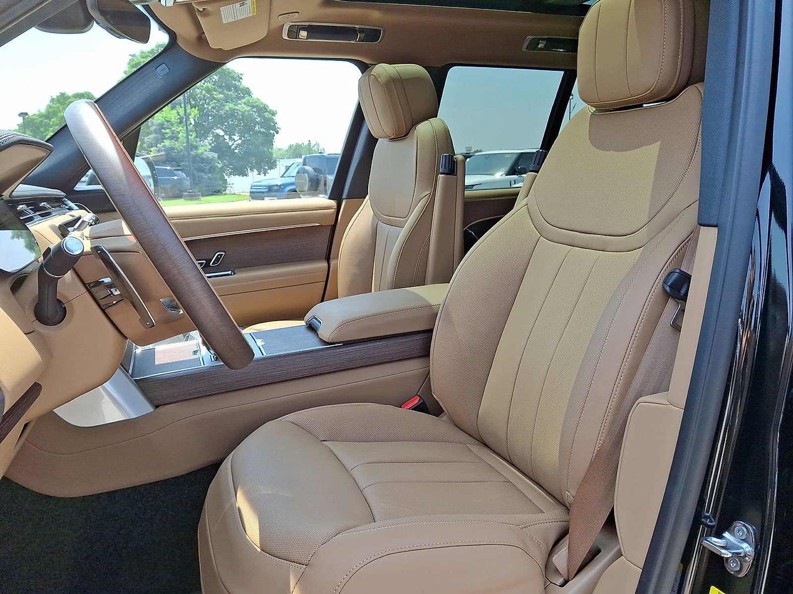 New 2025 Land Rover Range Rover SE image 17