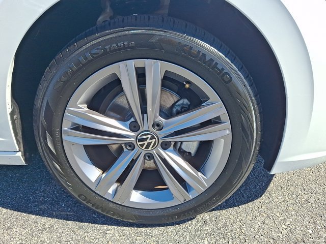 Used 2023 Volkswagen Jetta SE w/ Panoramic Sunroof Package FWD image 11