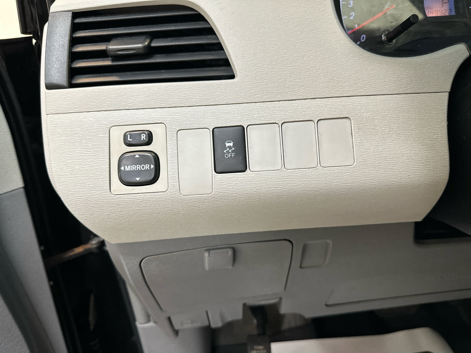 Used 2014 Toyota Sienna L FWD image 21