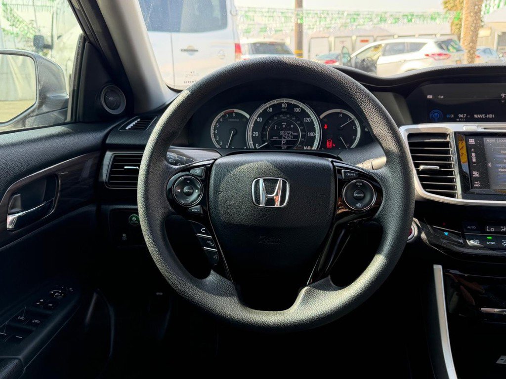 Used 2017 Honda Accord EX image 27