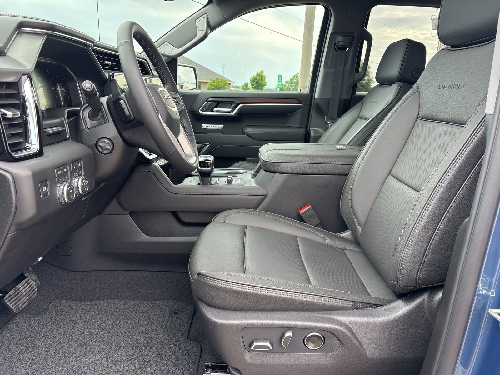 New 2026 GMC Sierra 1500 Denali w/ Denali Reserve Package AWD/4WD image 18