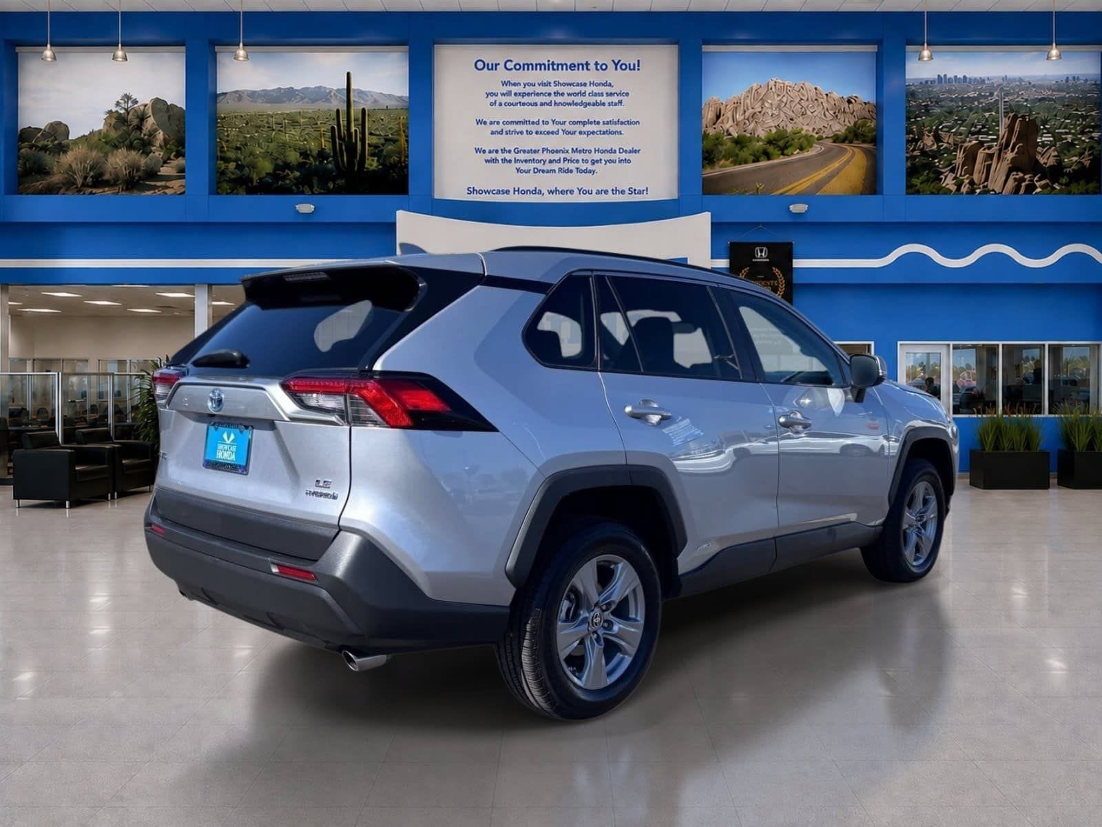 Used 2023 Toyota RAV4 LE AWD/4WD image 8