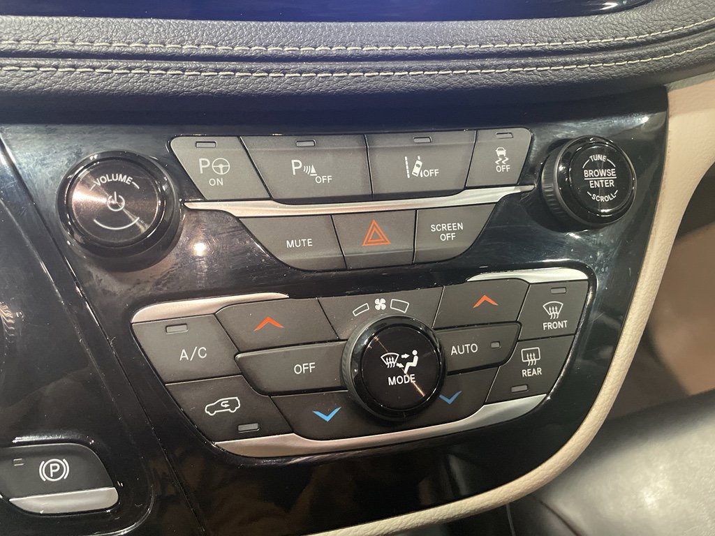 Used 2023 Chrysler Pacifica Touring-L w/ Uconnect Theater Family Group image 24