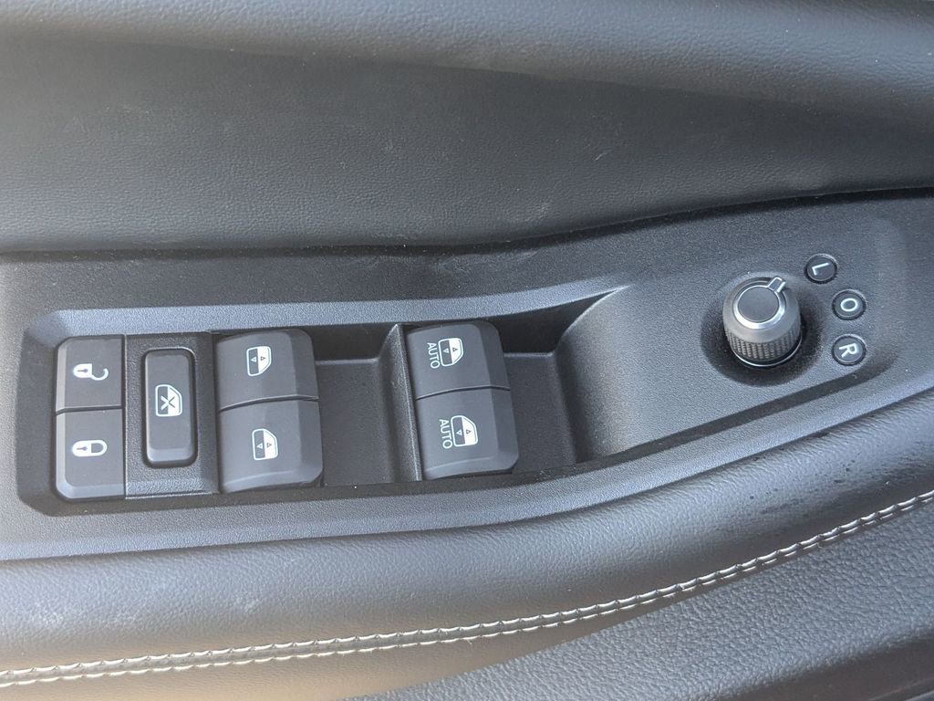 New 2025 Jeep Grand Cherokee Limited w/ Luxury Tech Group II image 16