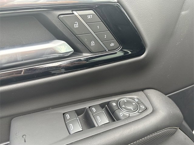 New 2025 Chevrolet Suburban Premier image 24