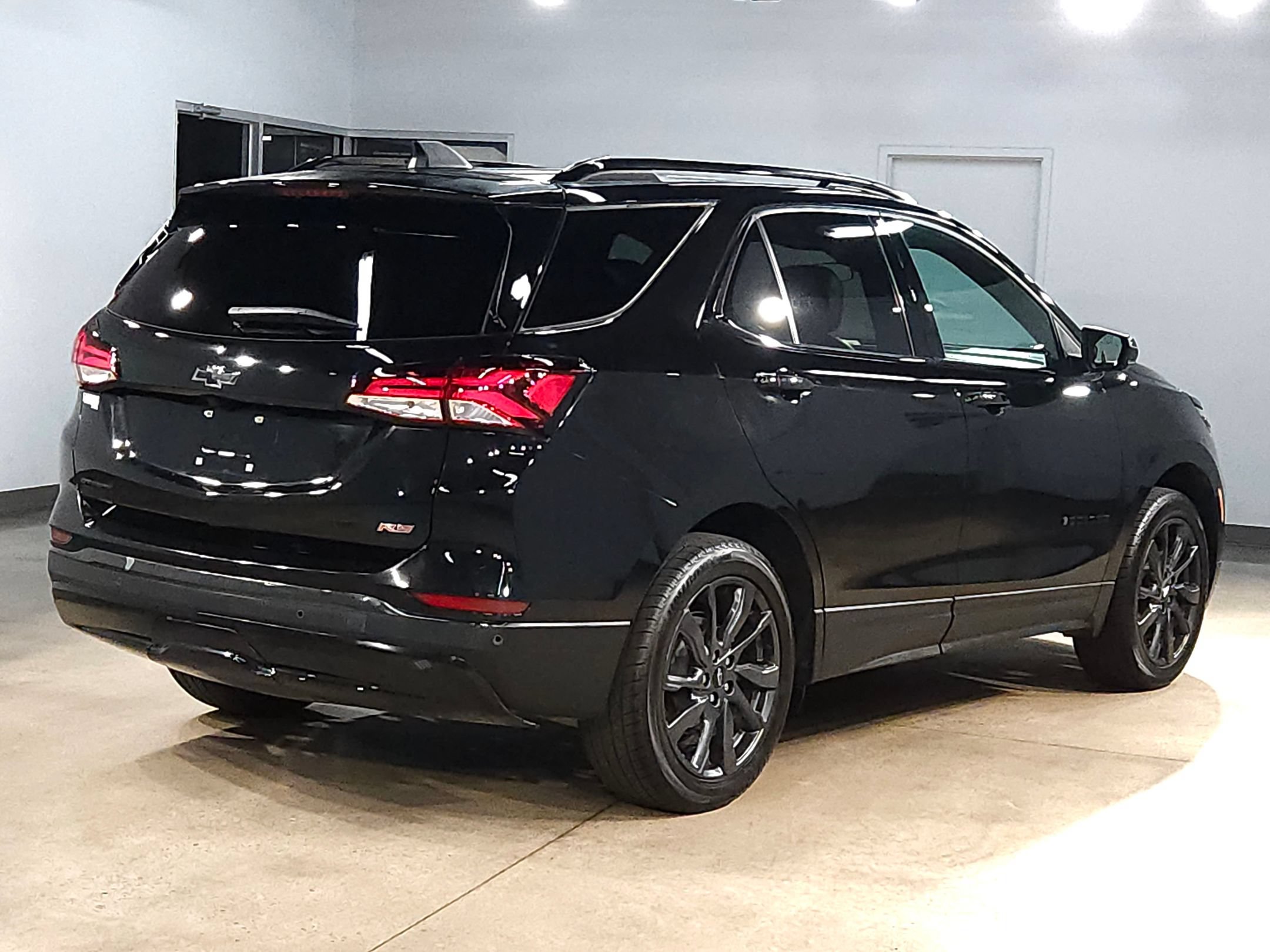 Used 2023 Chevrolet Equinox RS AWD/4WD image 7