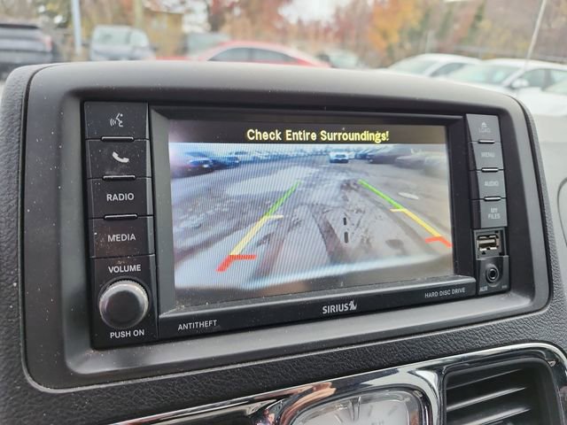 Used 2013 Chrysler Town & Country Touring image 8