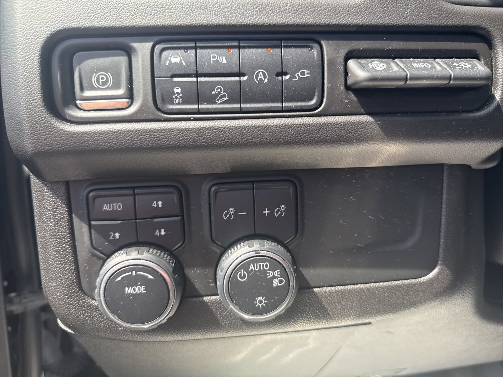 Used 2021 Chevrolet Tahoe Premier AWD/4WD image 12