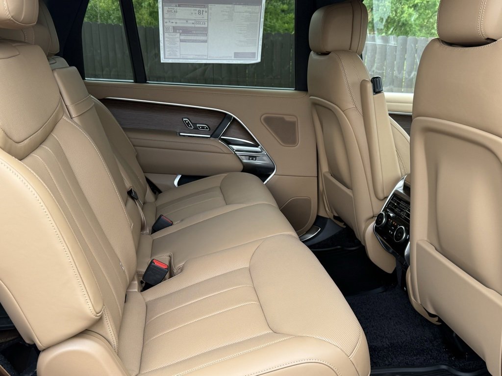 New 2025 Land Rover Range Rover Long Wheelbase SE image 30