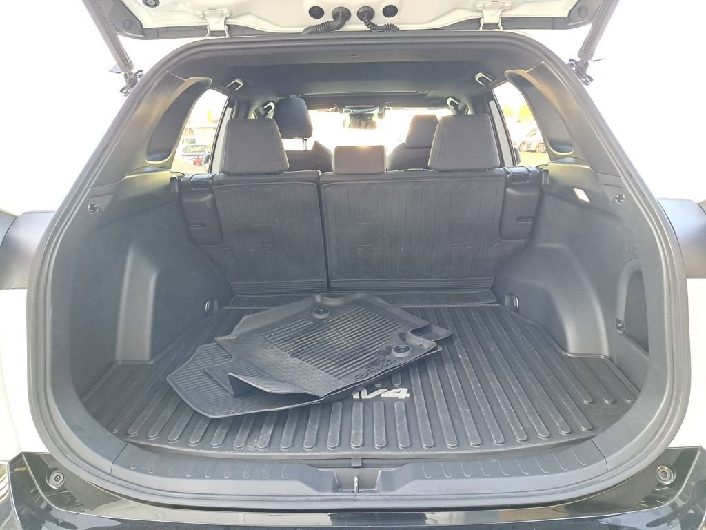 Used 2023 Toyota RAV4 SE image 28