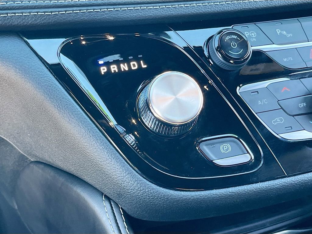 Certified 2024 Chrysler Pacifica Premium image 17