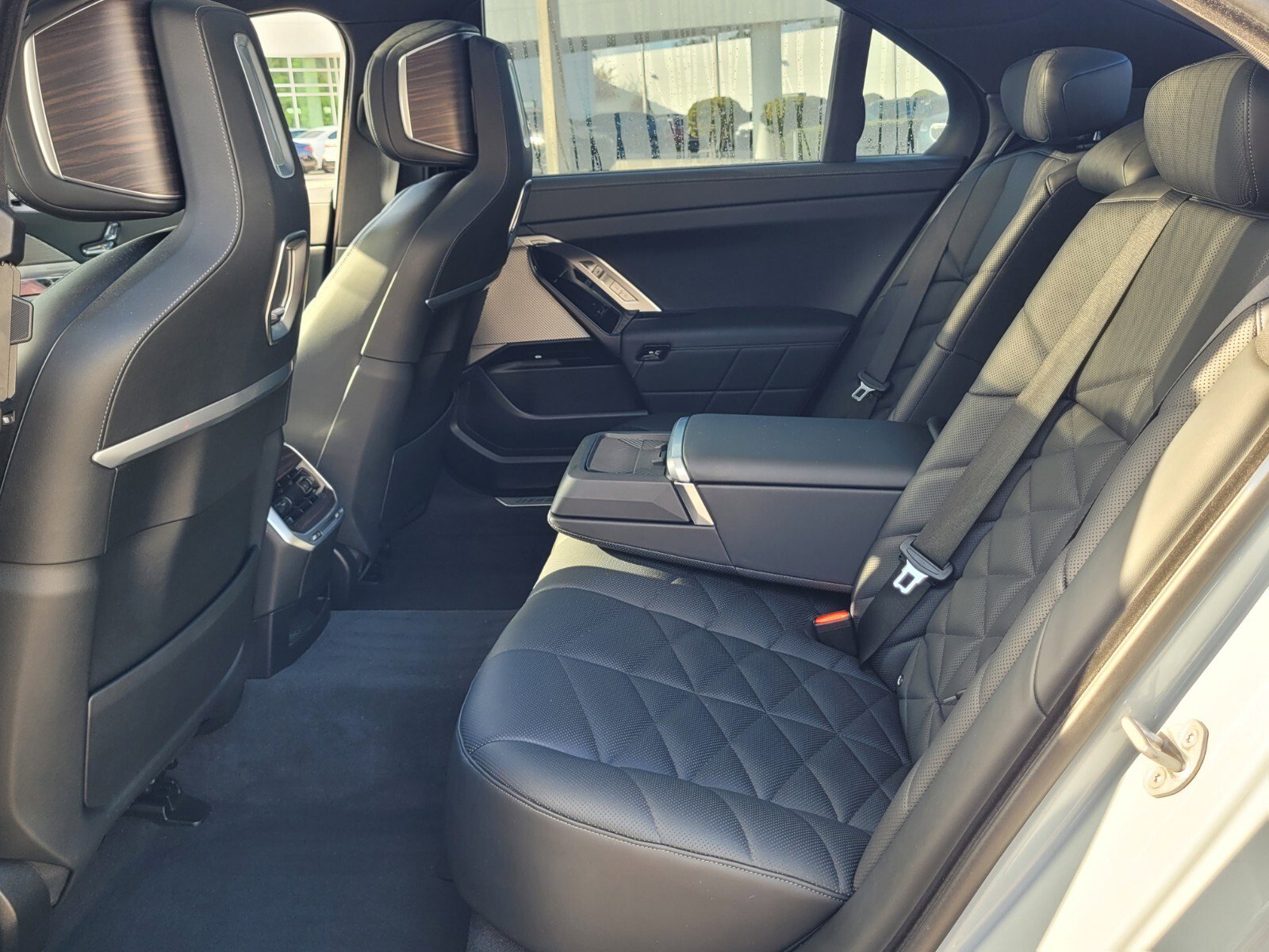 Used 2023 BMW 740i image 11