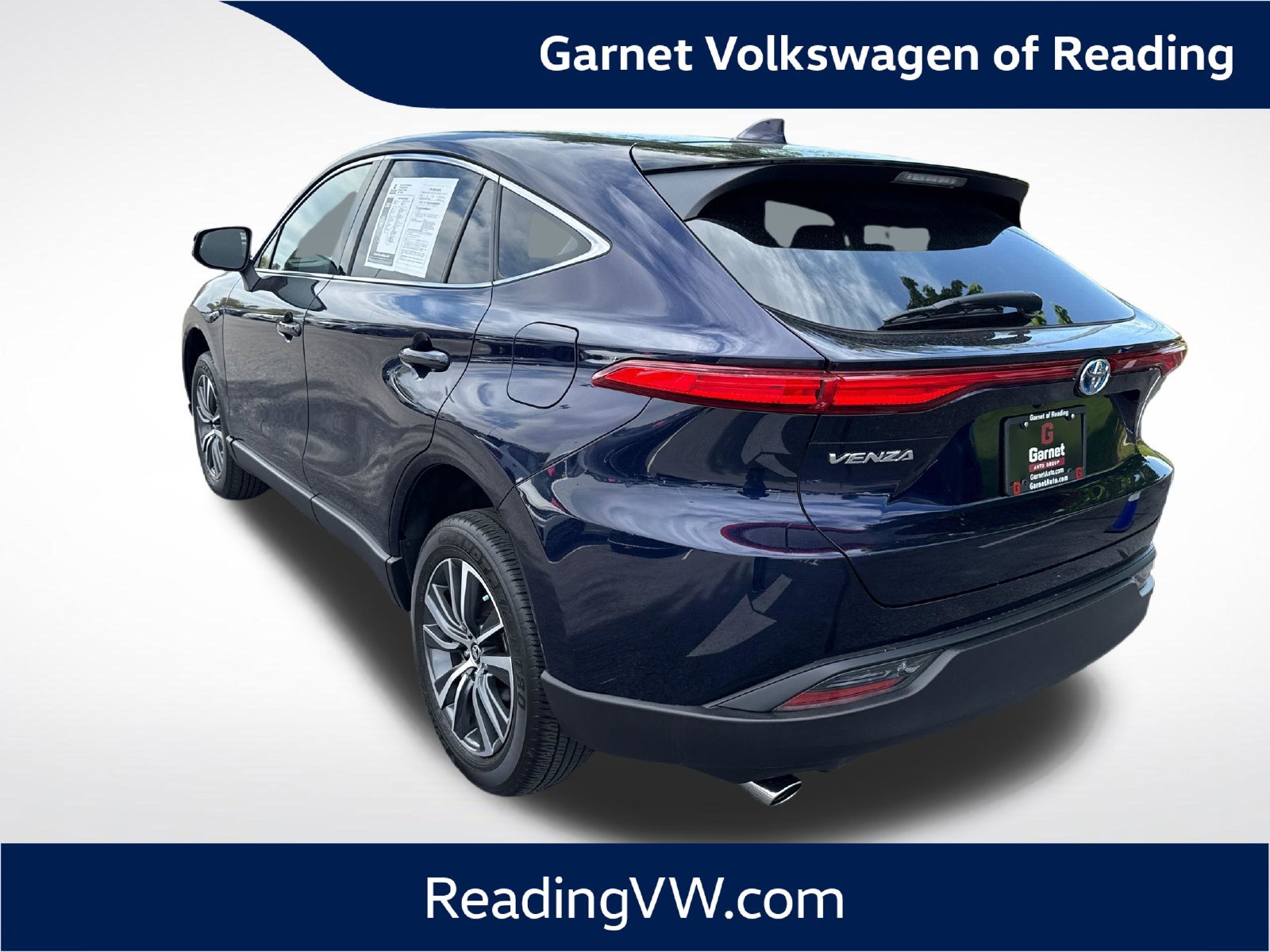Used 2023 Toyota Venza LE AWD/4WD image 3
