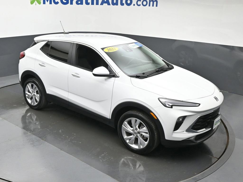 Used 2025 Buick Encore GX Preferred AWD/4WD image 3