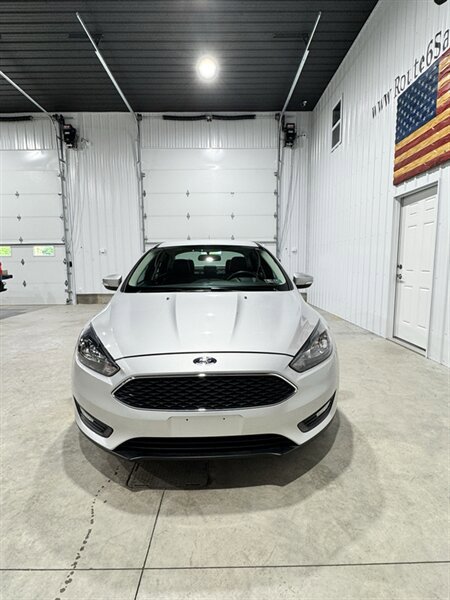 Used 2015 Ford Focus SE w/ Equipment Group 201A FWD image 3