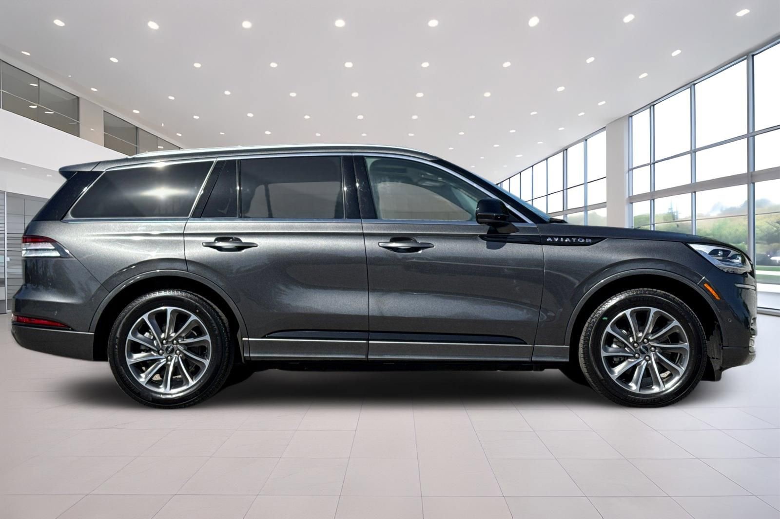 Certified 2020 Lincoln Aviator Grand Touring w/ Equipment Group 301A AWD/4WD image 3