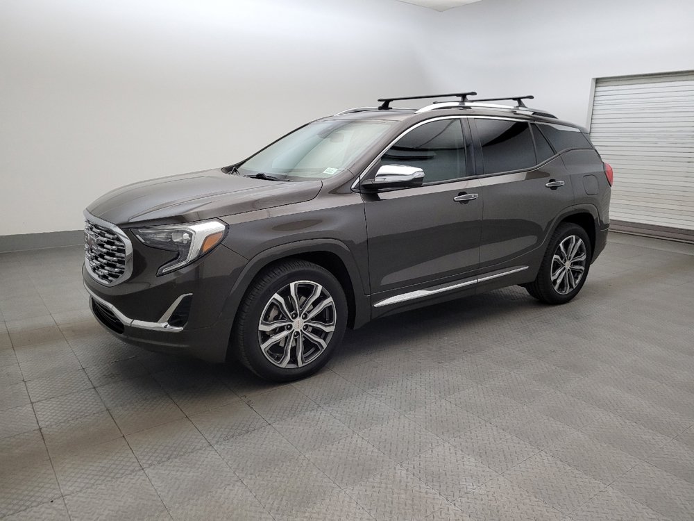 Used 2020 GMC Terrain Denali w/ Denali Premium Package FWD image 2