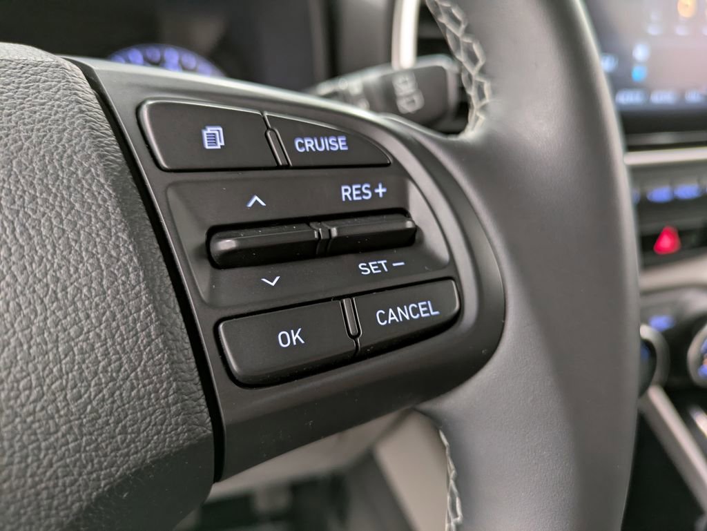 Used 2021 Hyundai Venue SEL w/ Premium Package image 19