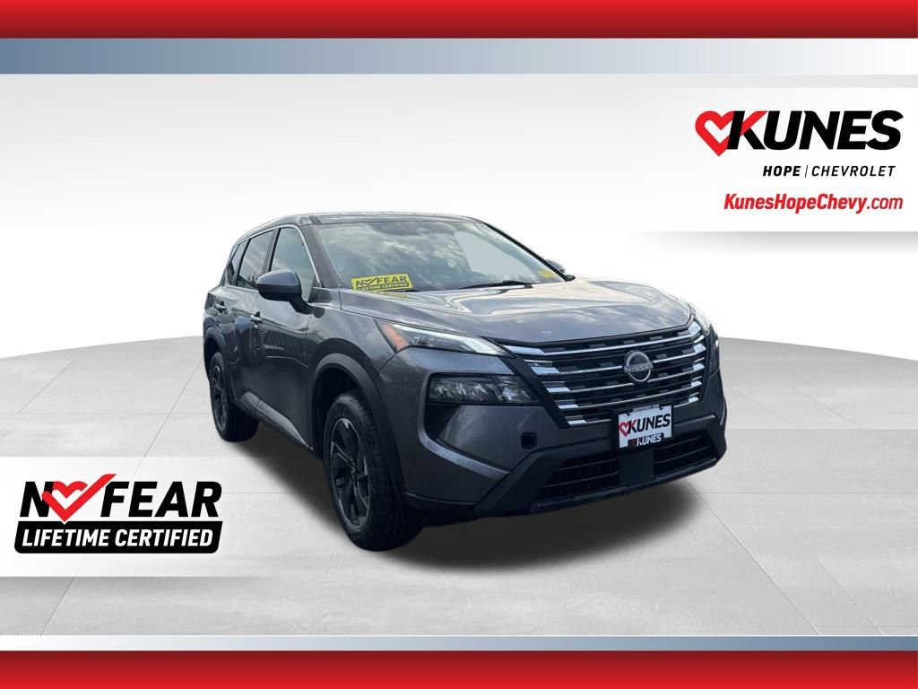 Used 2024 Nissan Rogue SV image 1