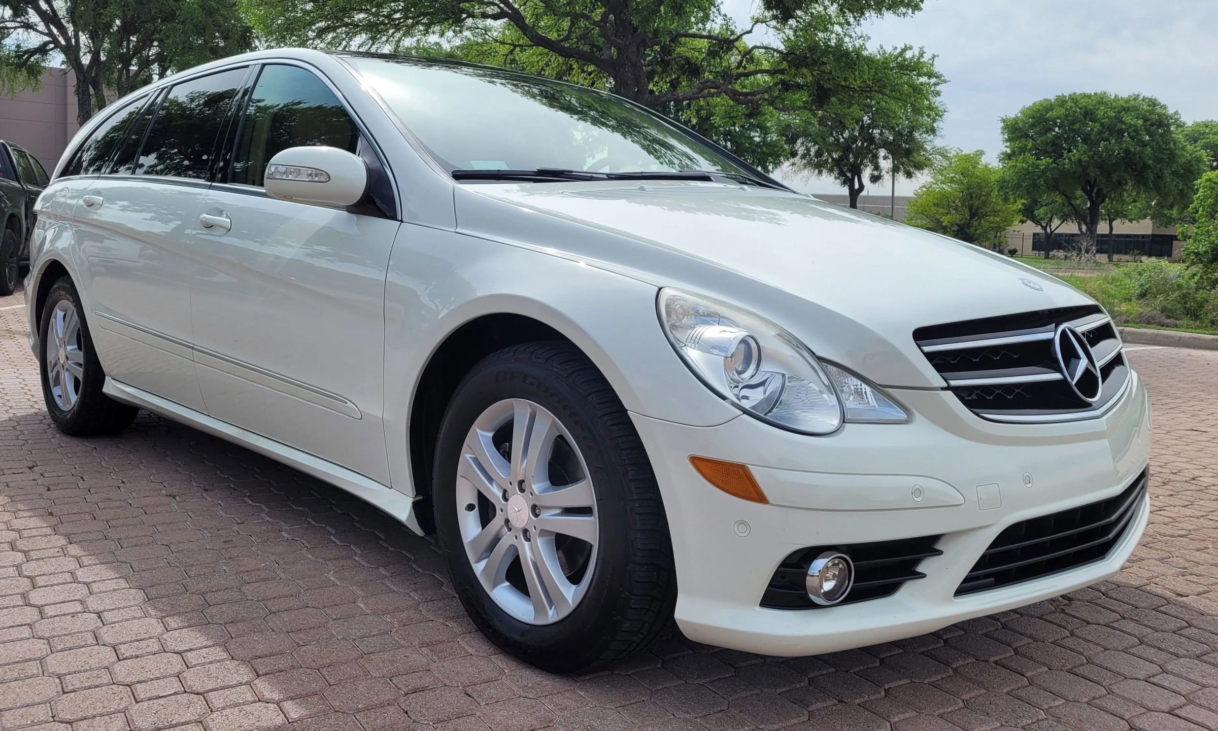 Used 2009 Mercedes-Benz R 350 4MATIC image 4