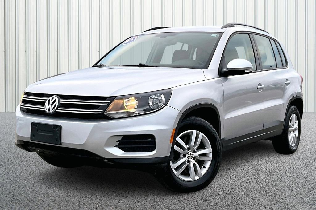 Used 2017 Volkswagen Tiguan S image 3
