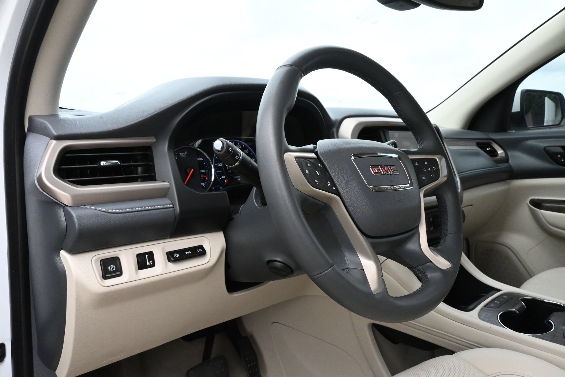 Used 2023 GMC Acadia Denali AWD/4WD image 18