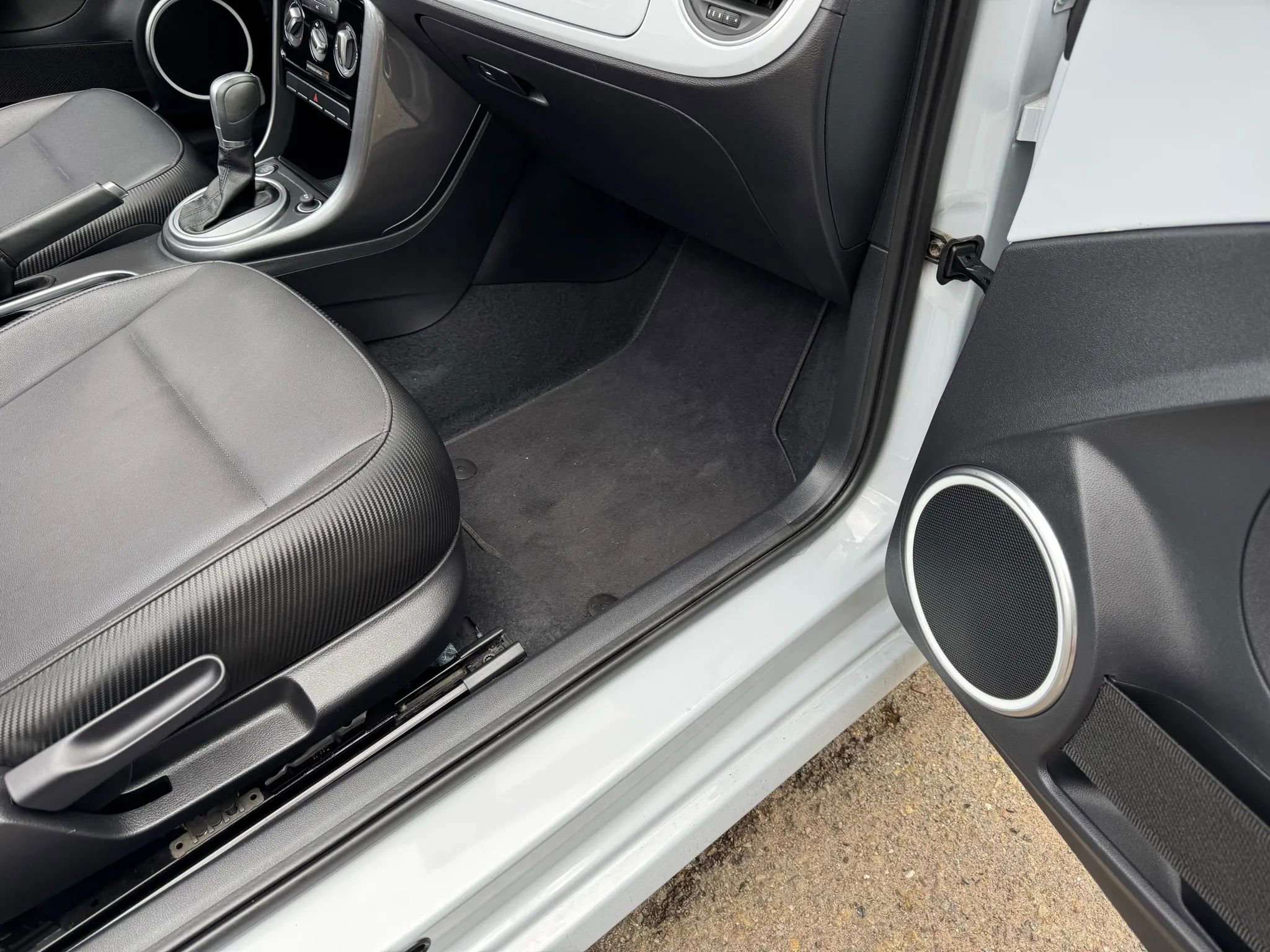 Used 2018 Volkswagen Beetle 2.0T S w/ Style & Comfort Package image 26