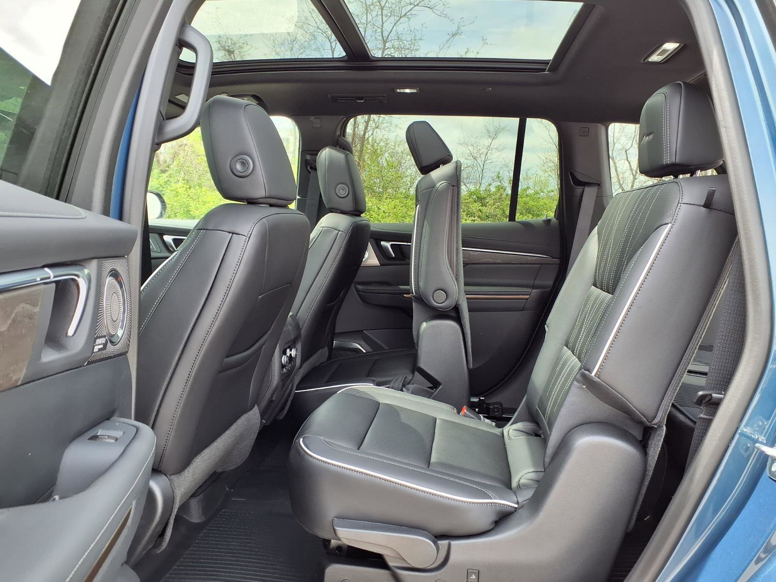 New 2026 Buick Enclave Avenir image 21