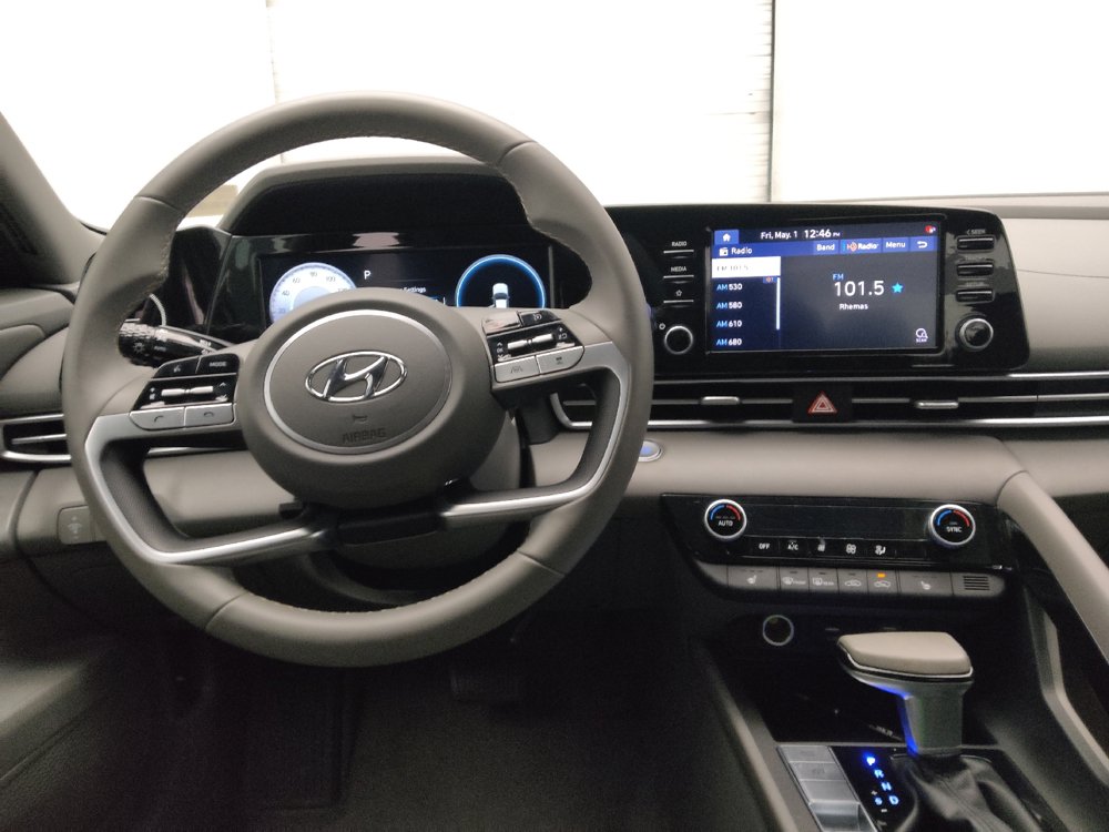 Used 2022 Hyundai Elantra SEL w/ Convenience Package FWD image 22