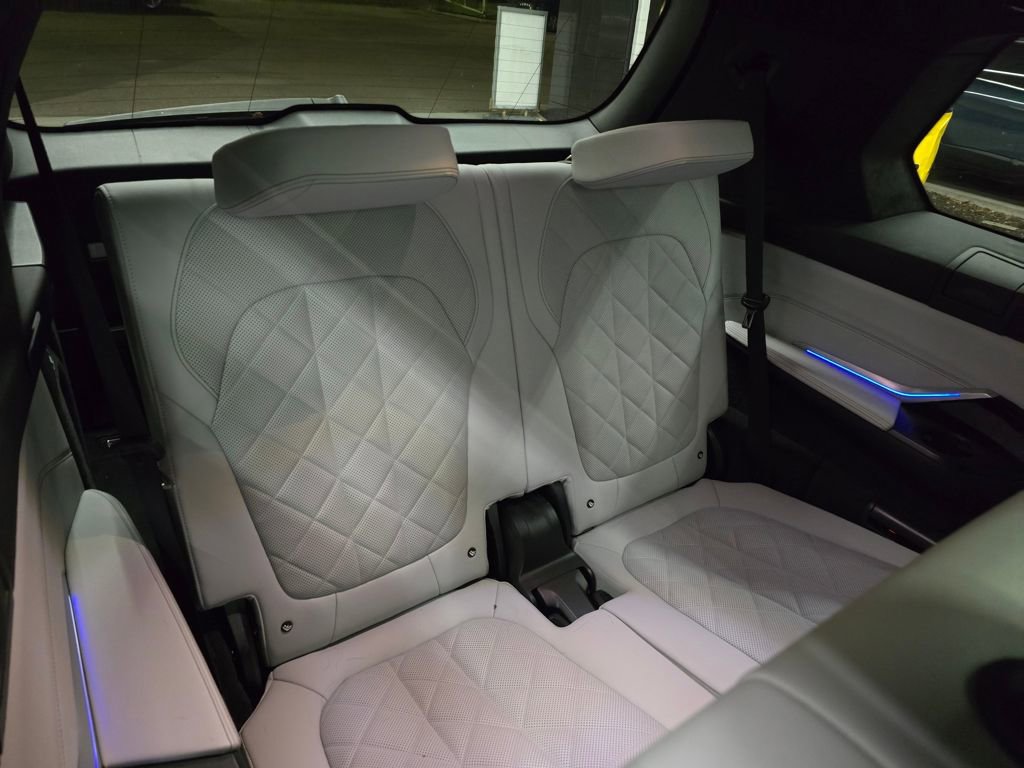 Used 2023 BMW X7 xDrive40i w/ Executive Package image 36
