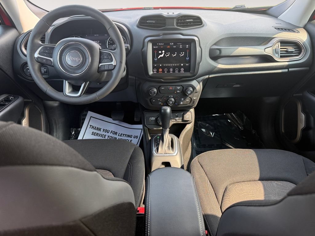 Used 2023 Jeep Renegade Latitude AWD/4WD image 10