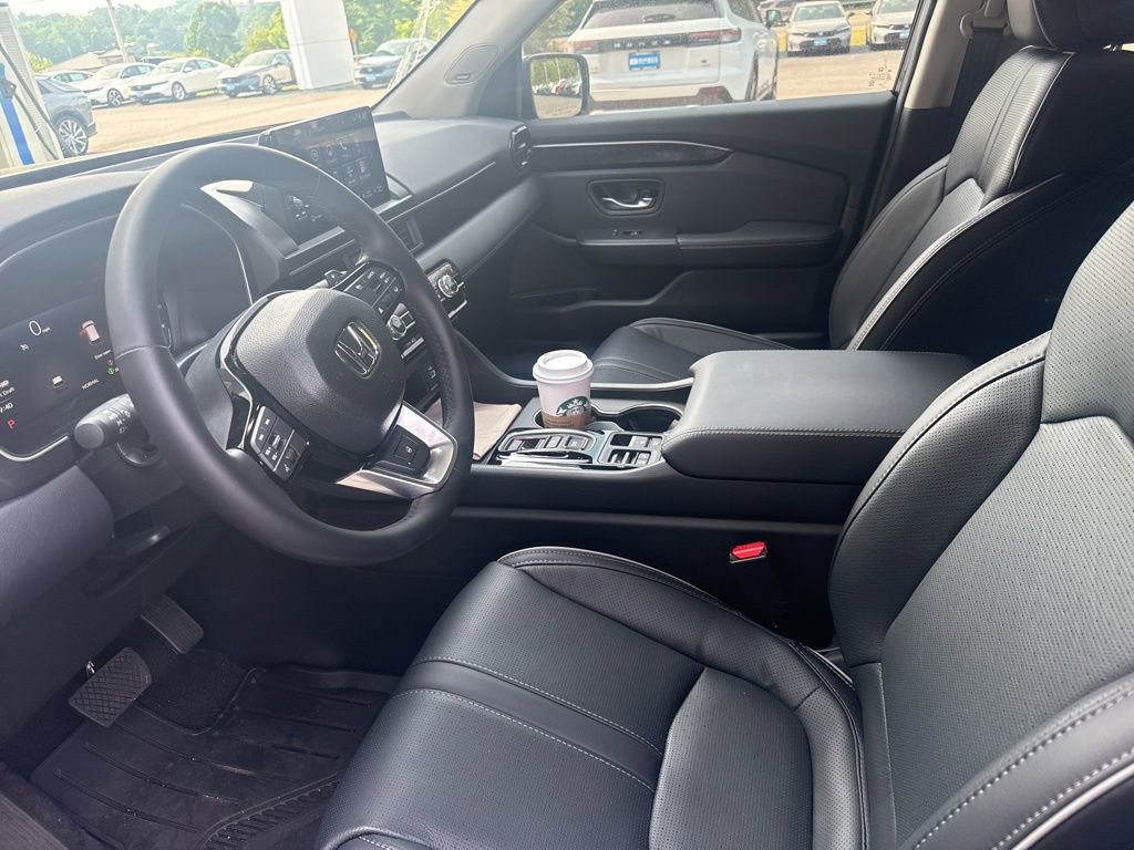 Used 2025 Honda Pilot Elite image 13