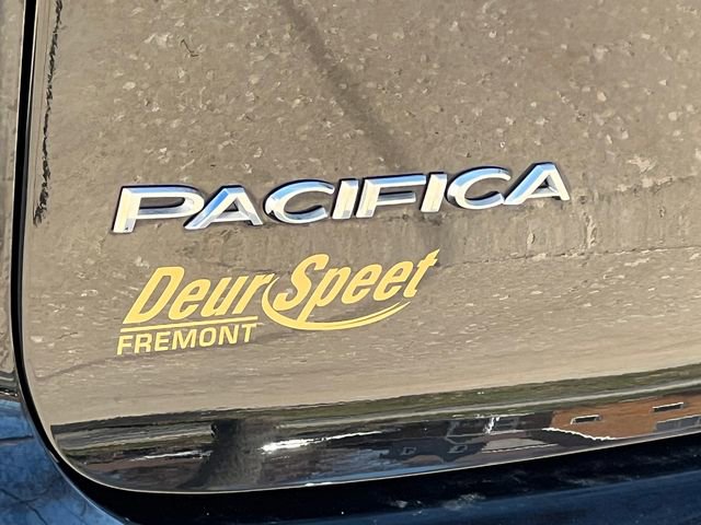 Used 2024 Chrysler Pacifica Touring-L image 48