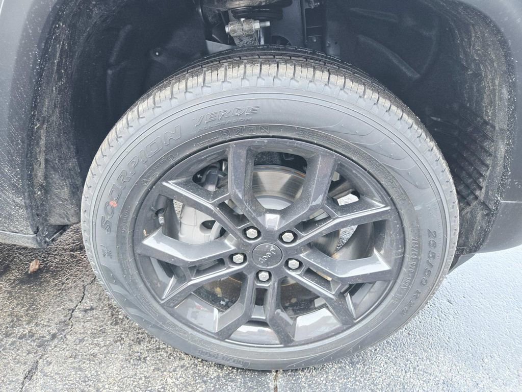 New 2025 Jeep Grand Cherokee Limited AWD/4WD image 9