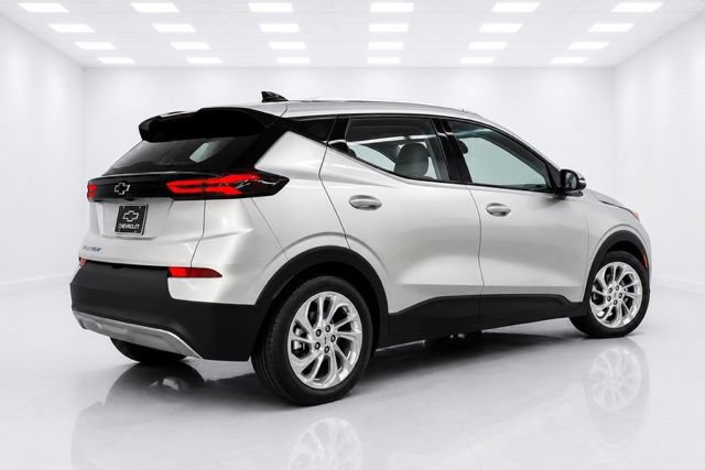 Used 2023 Chevrolet Bolt EUV LT w/ Driver Confidence Package FWD image 4