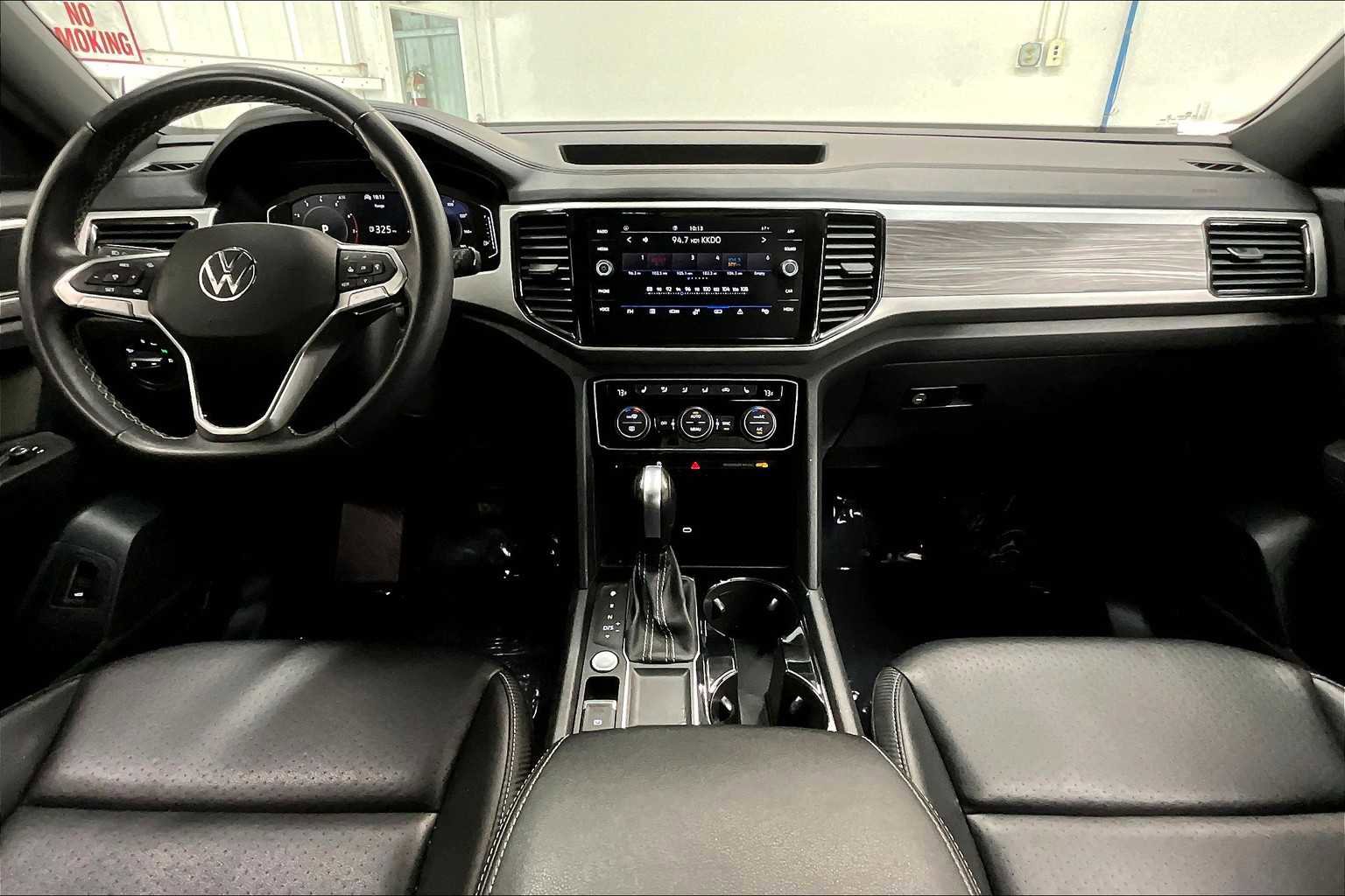 Used 2022 Volkswagen Atlas Cross Sport SE image 18