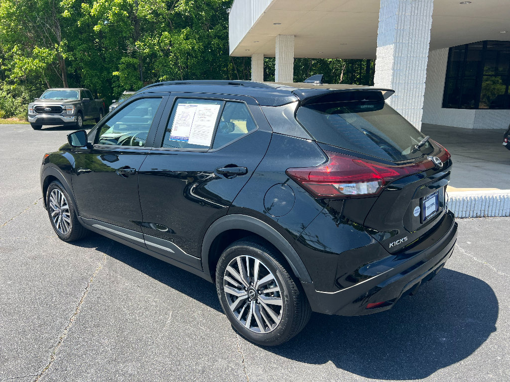 Used 2024 Nissan Kicks SR image 5