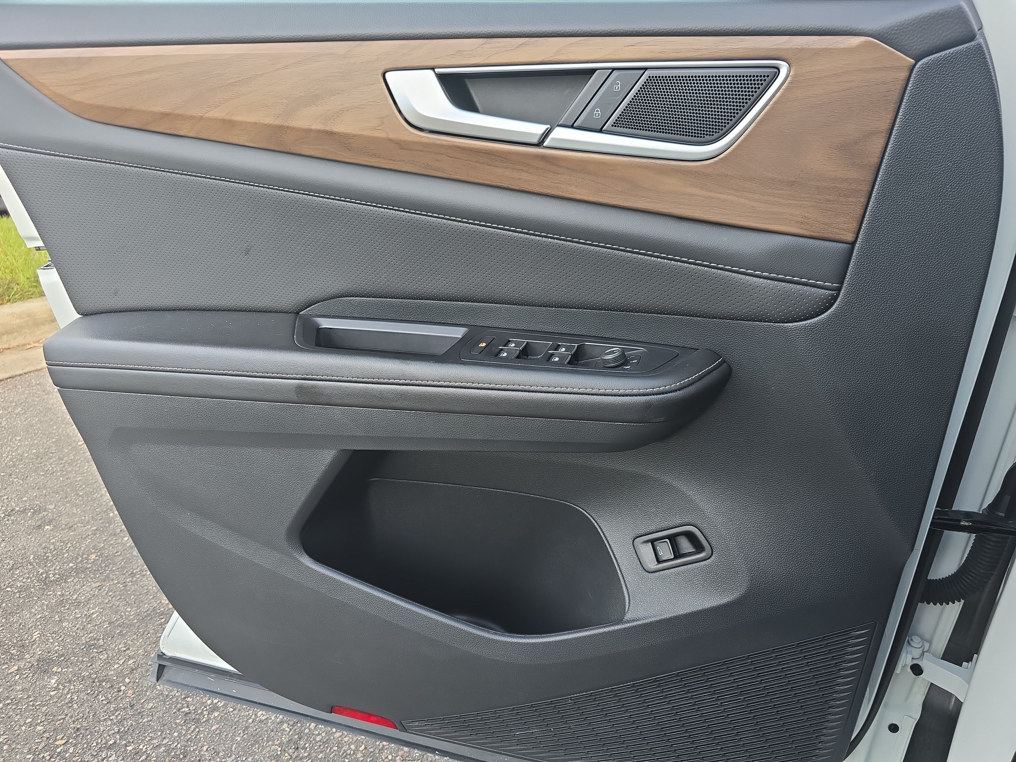 Used 2025 Volkswagen Atlas SE FWD image 23