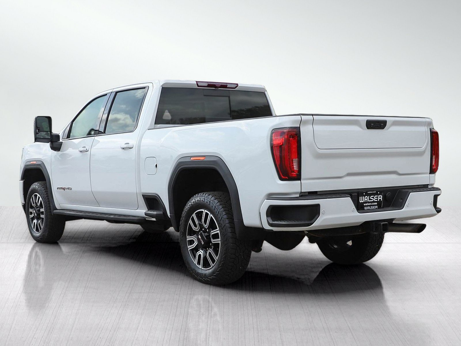Used 2022 GMC Sierra 2500 AT4 w/ AT4 Preferred Package AWD/4WD image 3