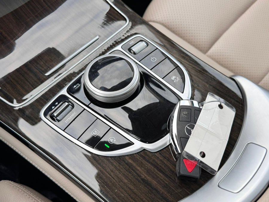 Used 2019 Mercedes-Benz GLC 300 4MATIC image 11