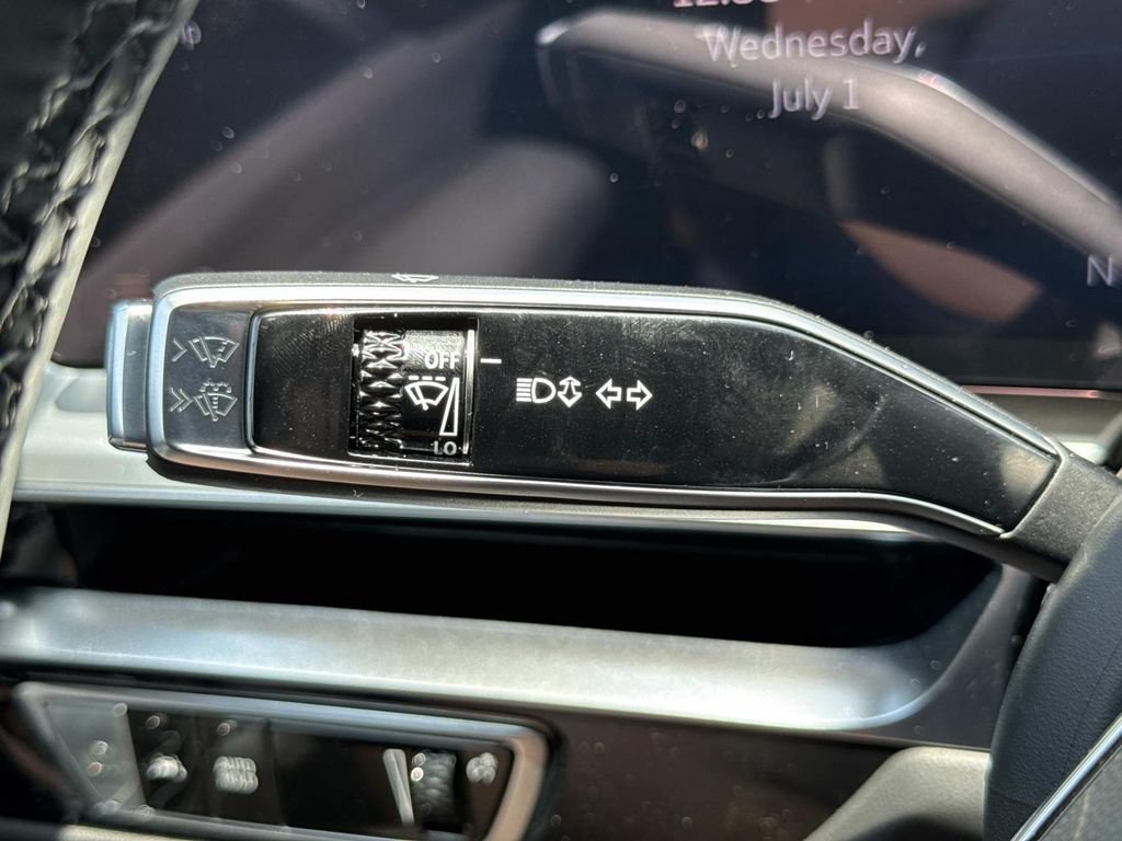 New 2026 Cadillac Lyriq Luxury w/ LPO, Floor Liner Package AWD/4WD image 18