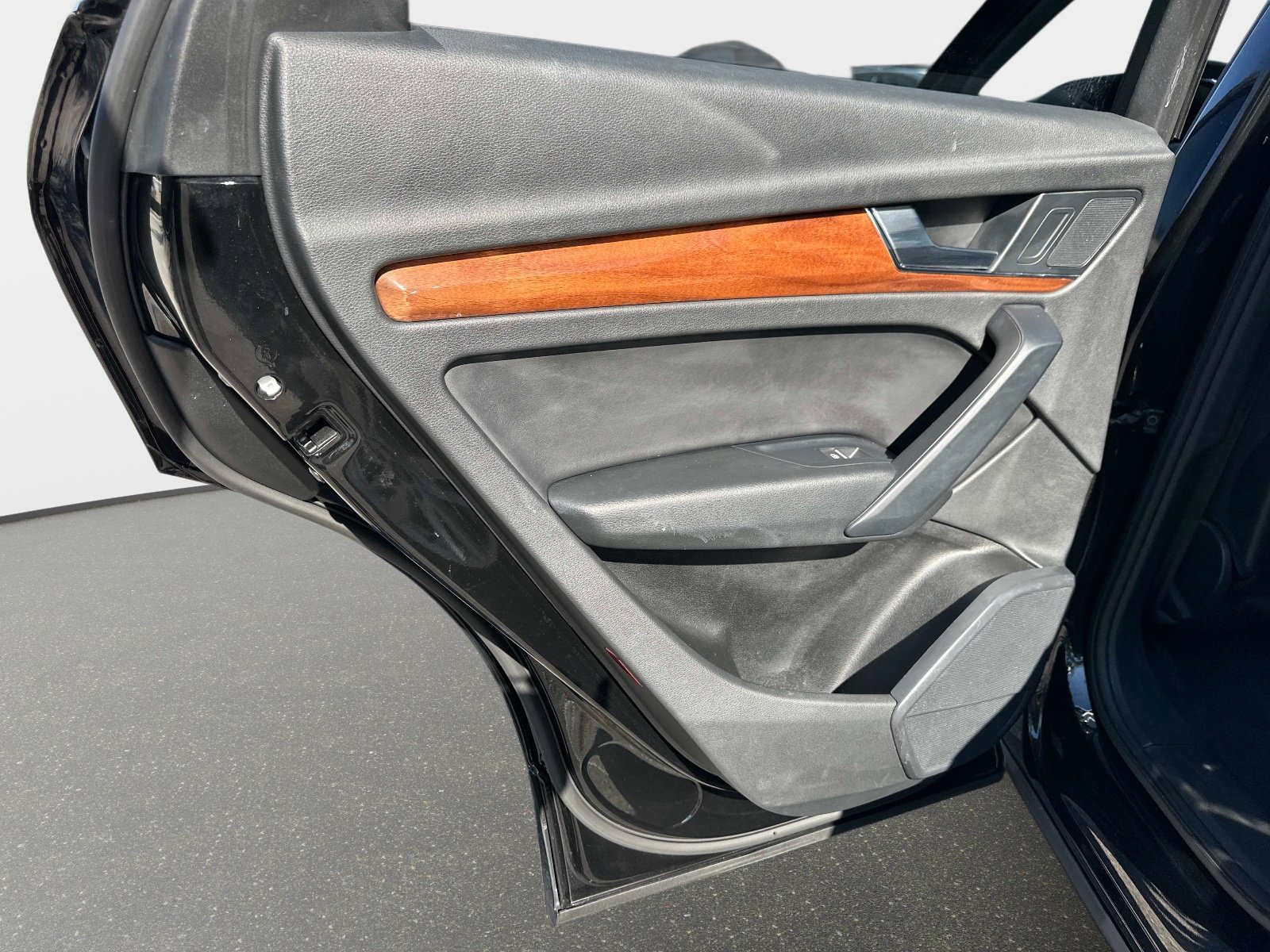 Used 2023 Audi Q5 2.0T Premium w/ Convenience Package image 12