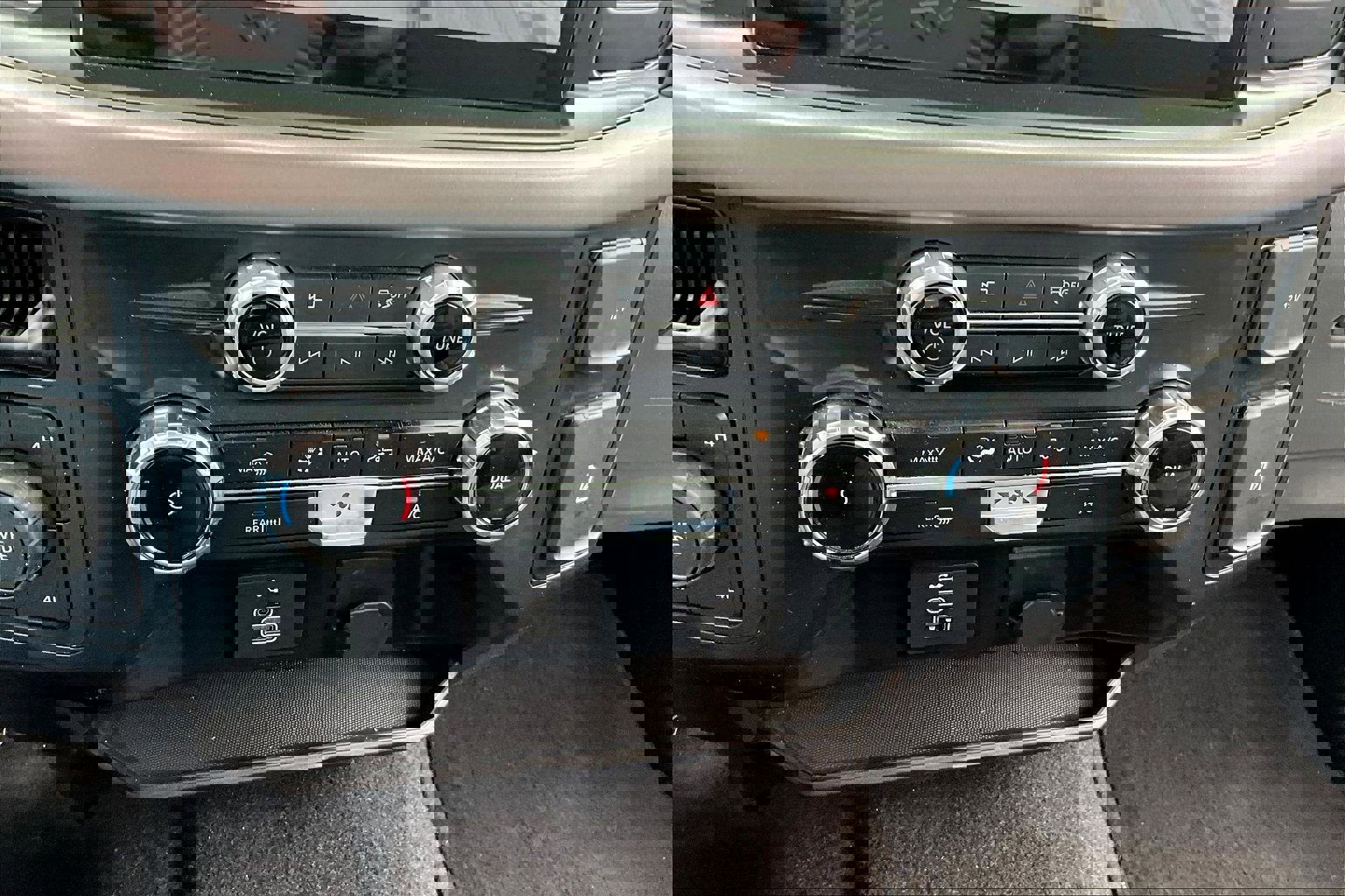 Used 2025 Ford F150 XLT w/ Equipment Group 301A Standard image 16