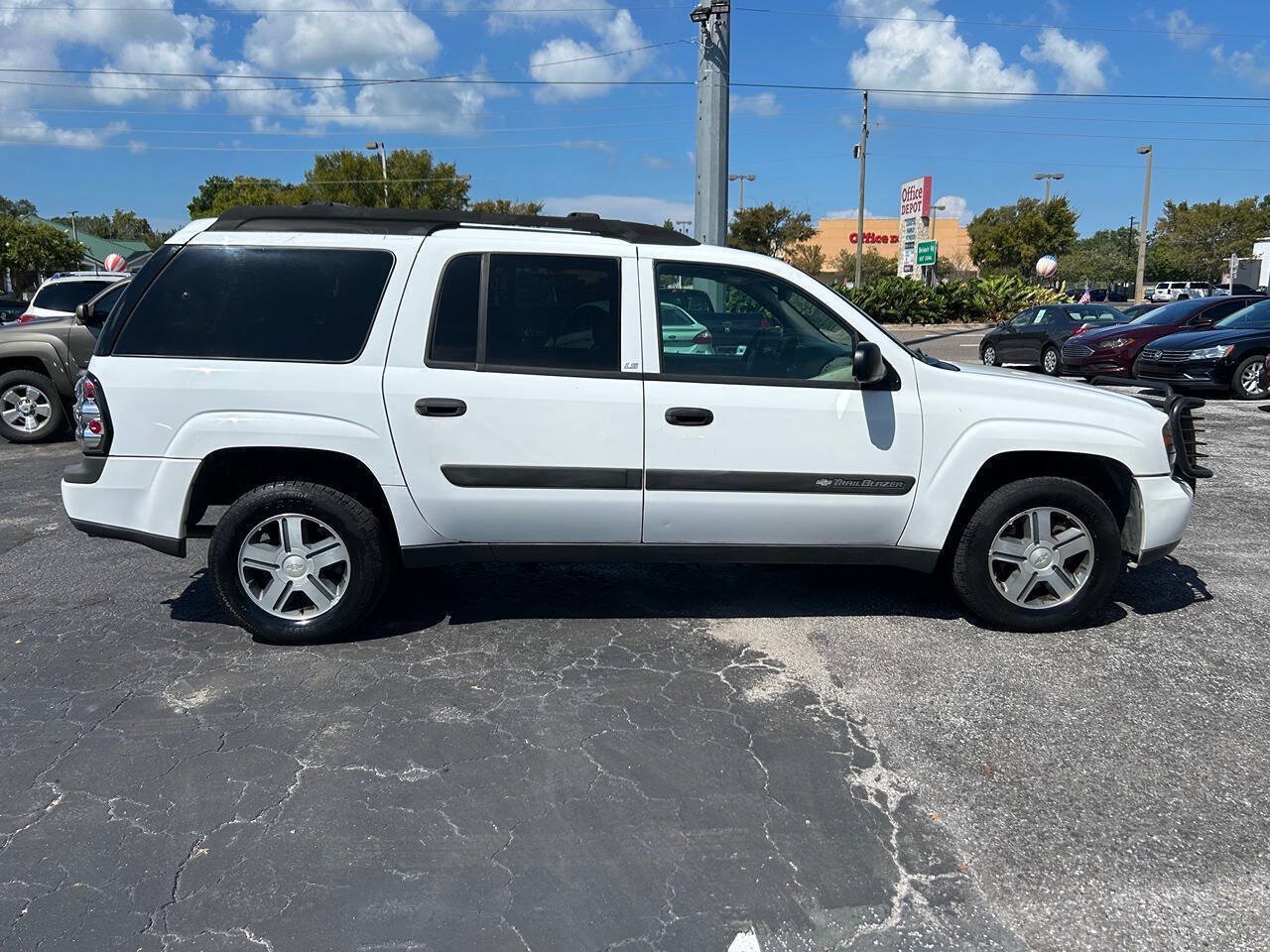 Used 2004 Chevrolet TrailBlazer 4WD w/ LS Preferred Equipment Group image 4